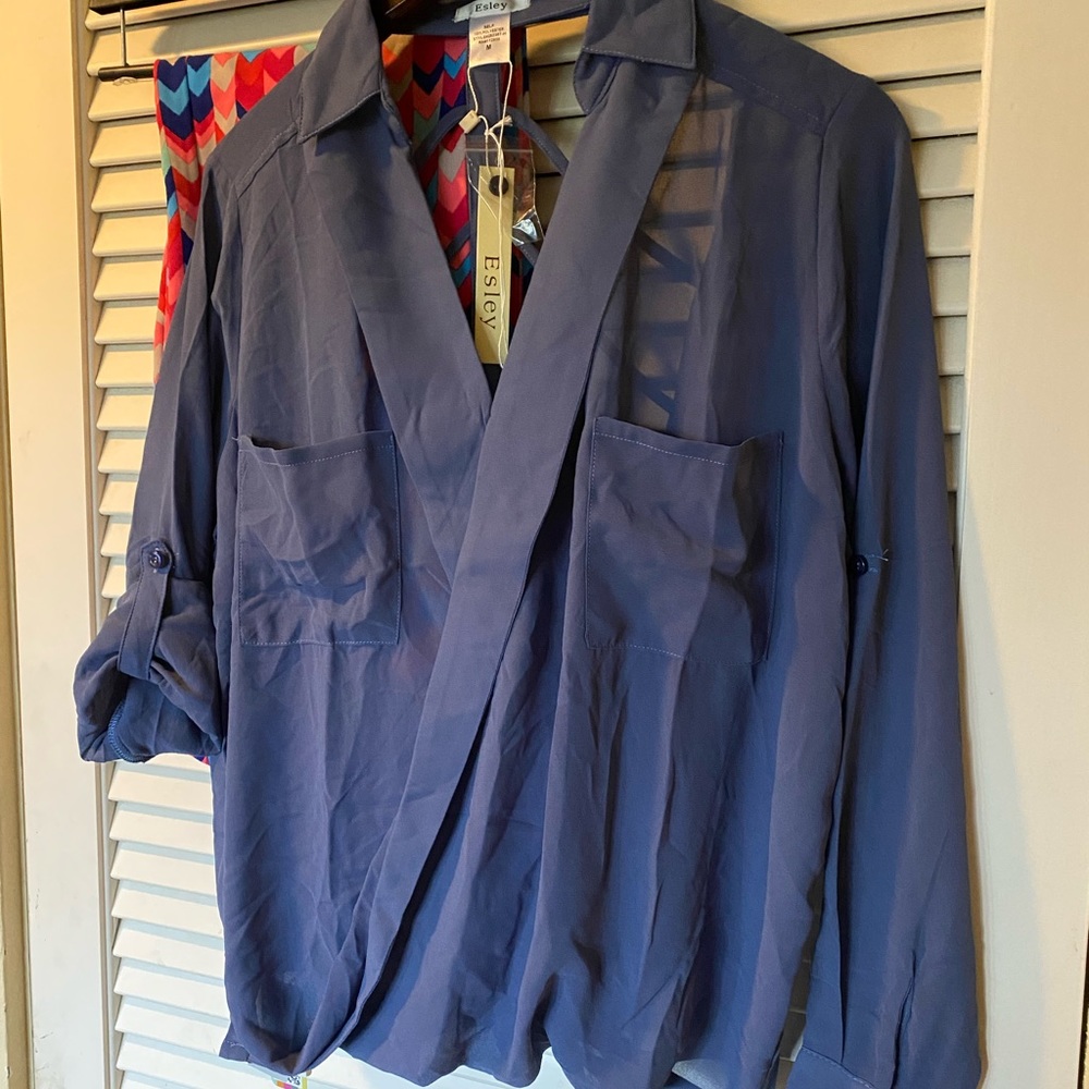 🎈NWT Blue Chiffon Top with open back
